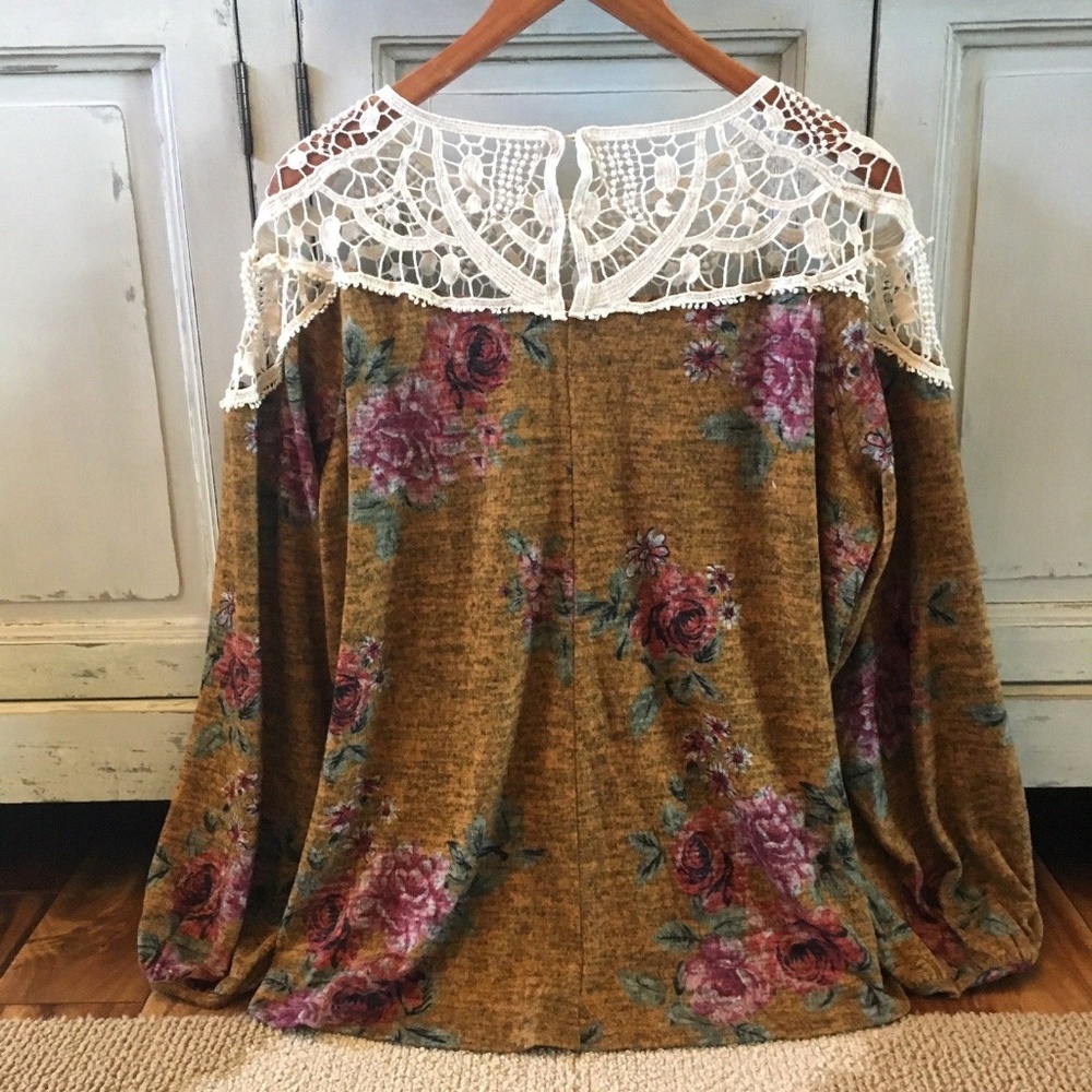 LAST ONE! NWT 1X Plus Size Lace Mustard Blouse - Picture 5 of 7
